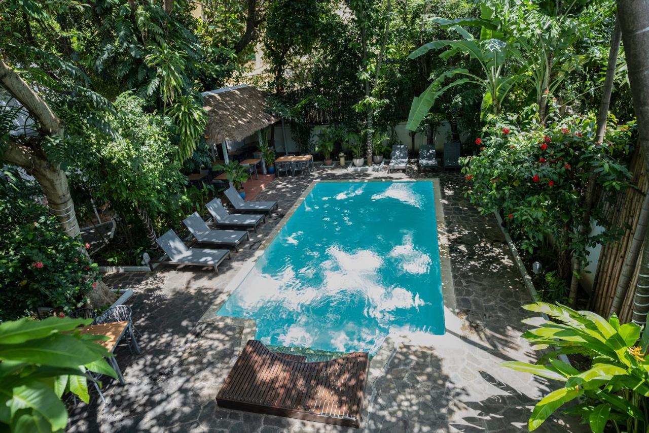 จังเกิล แอดดิชั่น Hotel พนมเปญ ภายนอก รูปภาพ