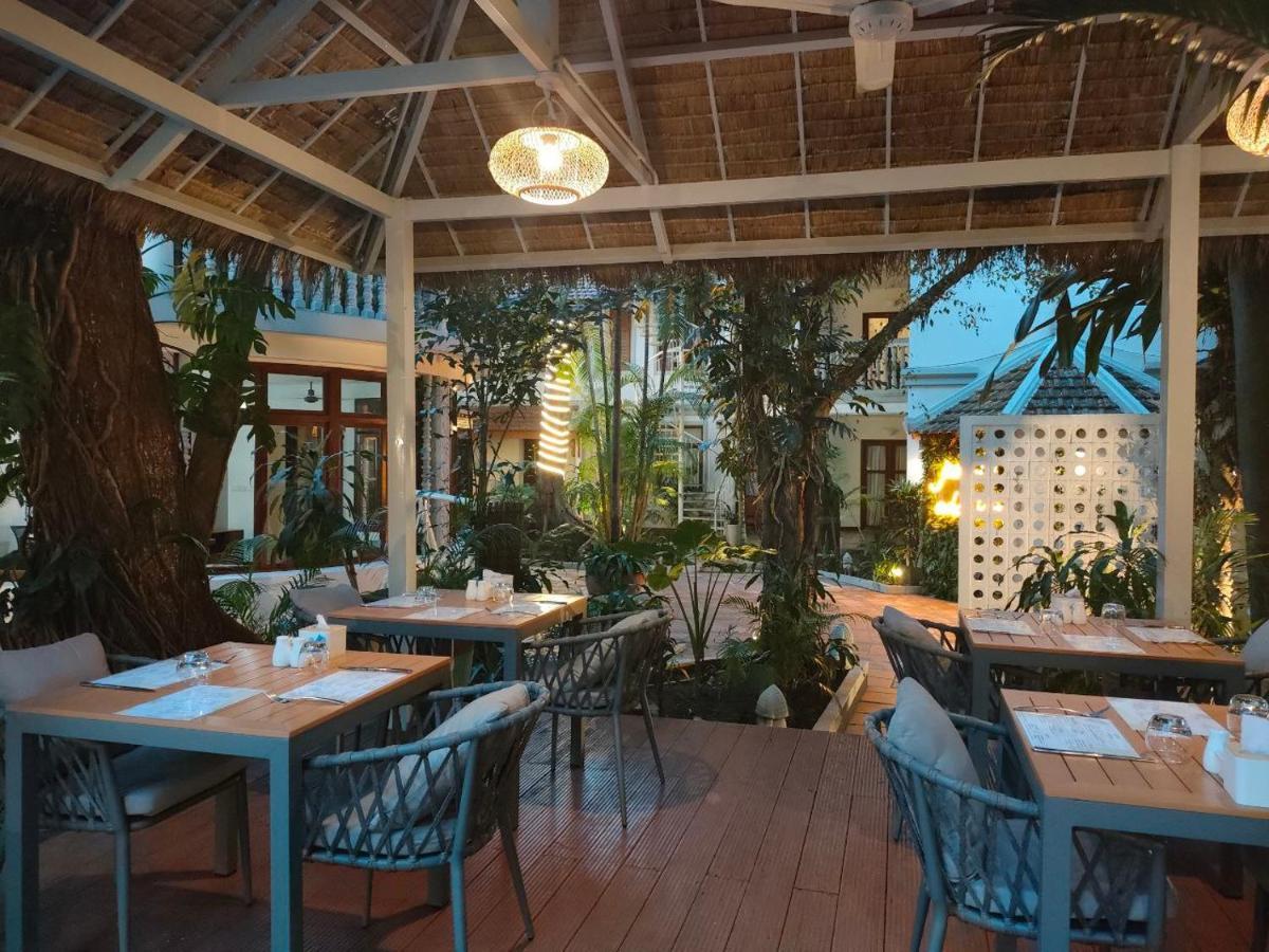 จังเกิล แอดดิชั่น Hotel พนมเปญ ภายนอก รูปภาพ