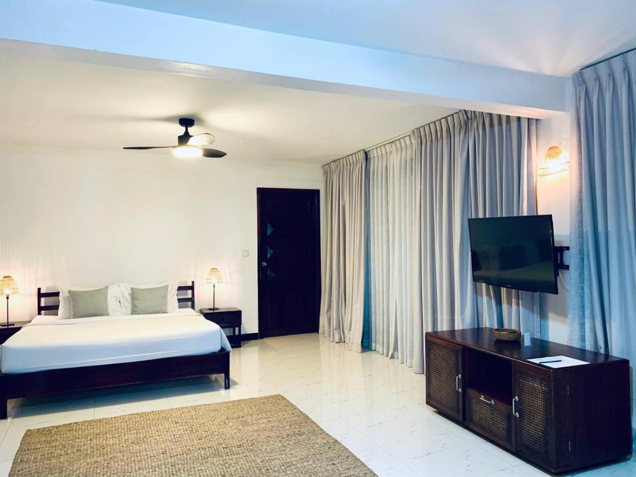 จังเกิล แอดดิชั่น Hotel พนมเปญ ภายนอก รูปภาพ