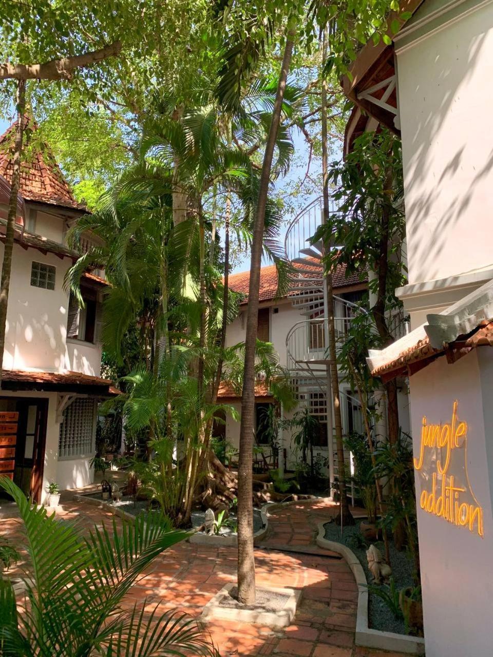 จังเกิล แอดดิชั่น Hotel พนมเปญ ภายนอก รูปภาพ